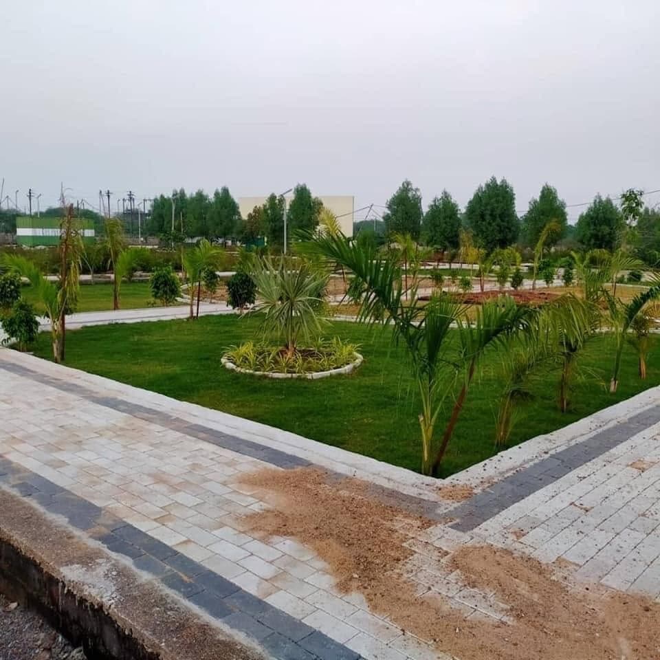 Garden and walkway – Abhinav City, Raipur